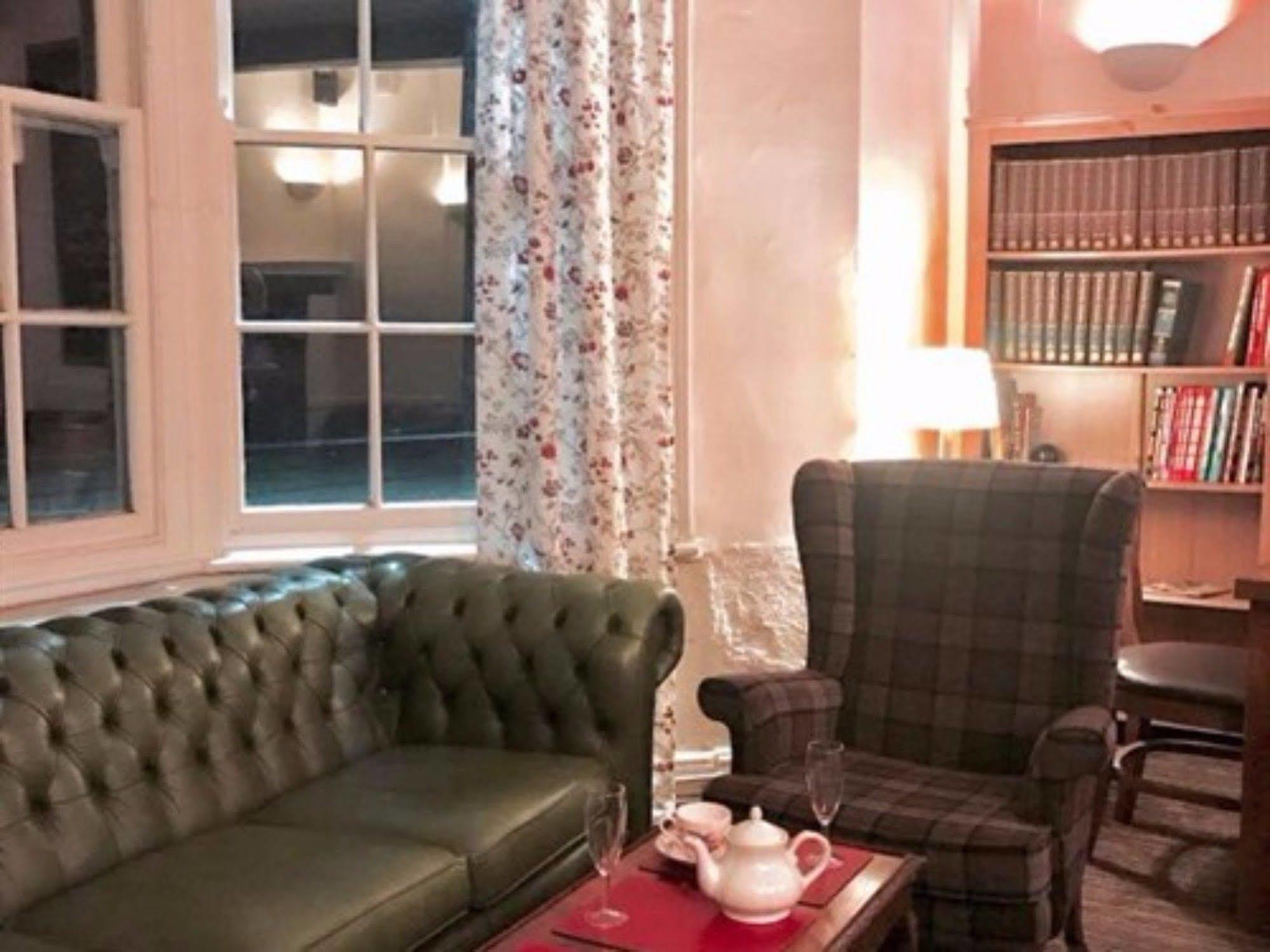 The Halford Hotel Halford  Bagian luar foto
