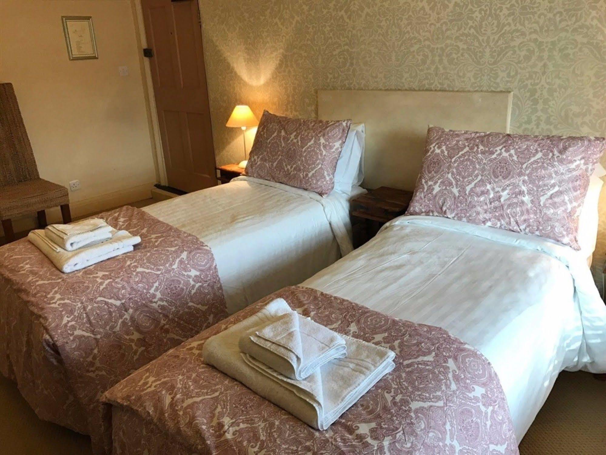 The Halford Hotel Halford  Bagian luar foto
