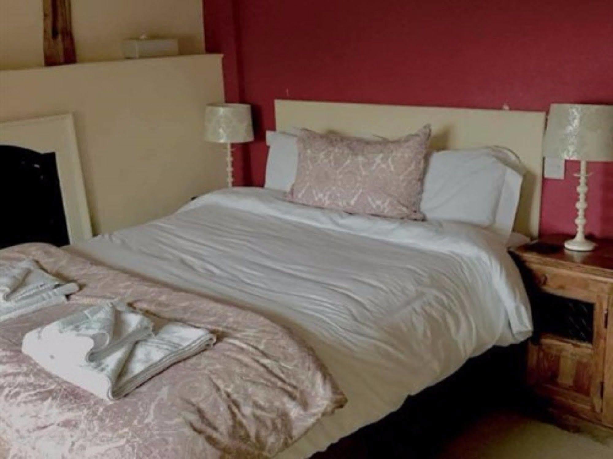 The Halford Hotel Halford  Bagian luar foto
