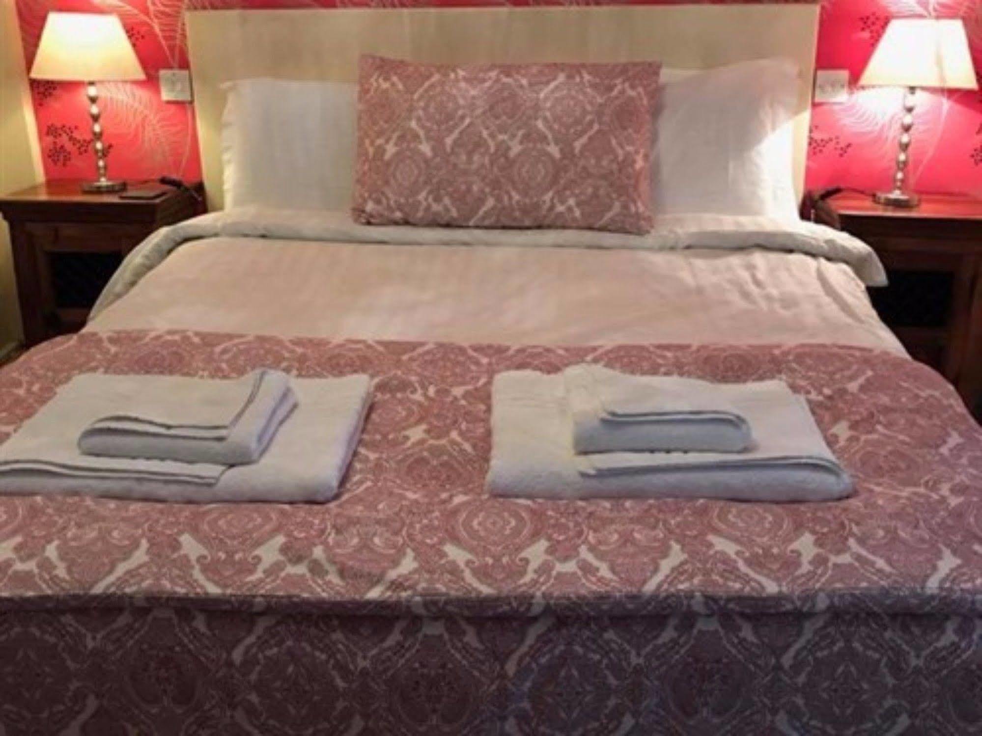 The Halford Hotel Halford  Bagian luar foto